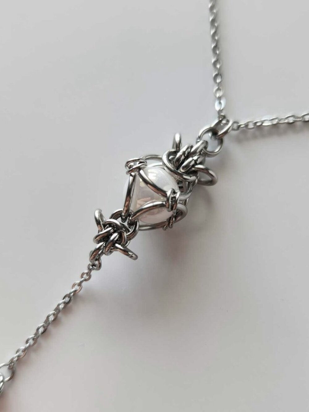 Vintage white pearl and silver rosary necklace with a small silver chain - Picture 4 of 9